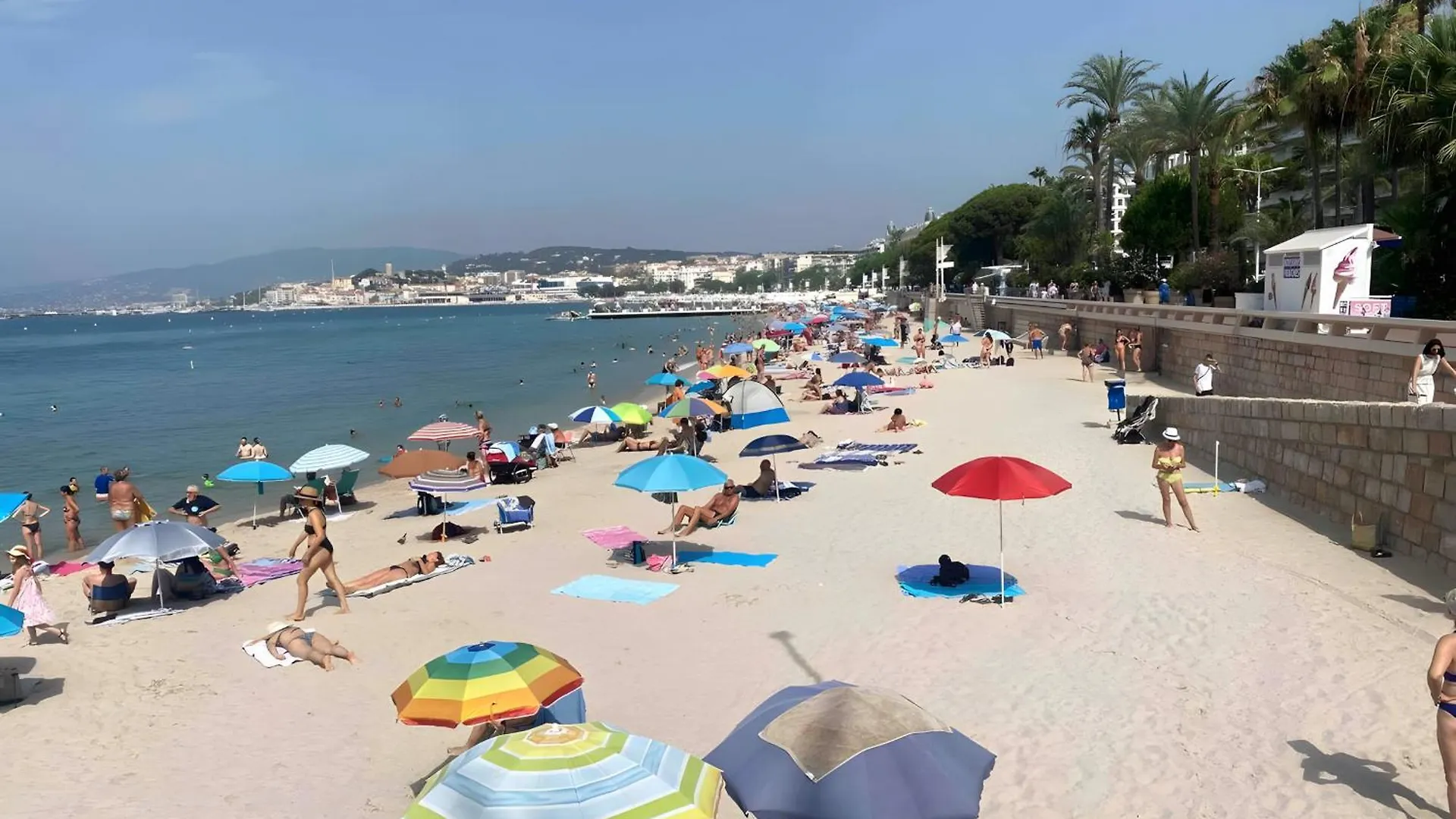 Tiny Modern Studio Next To Croisette With Ac Канны Франция