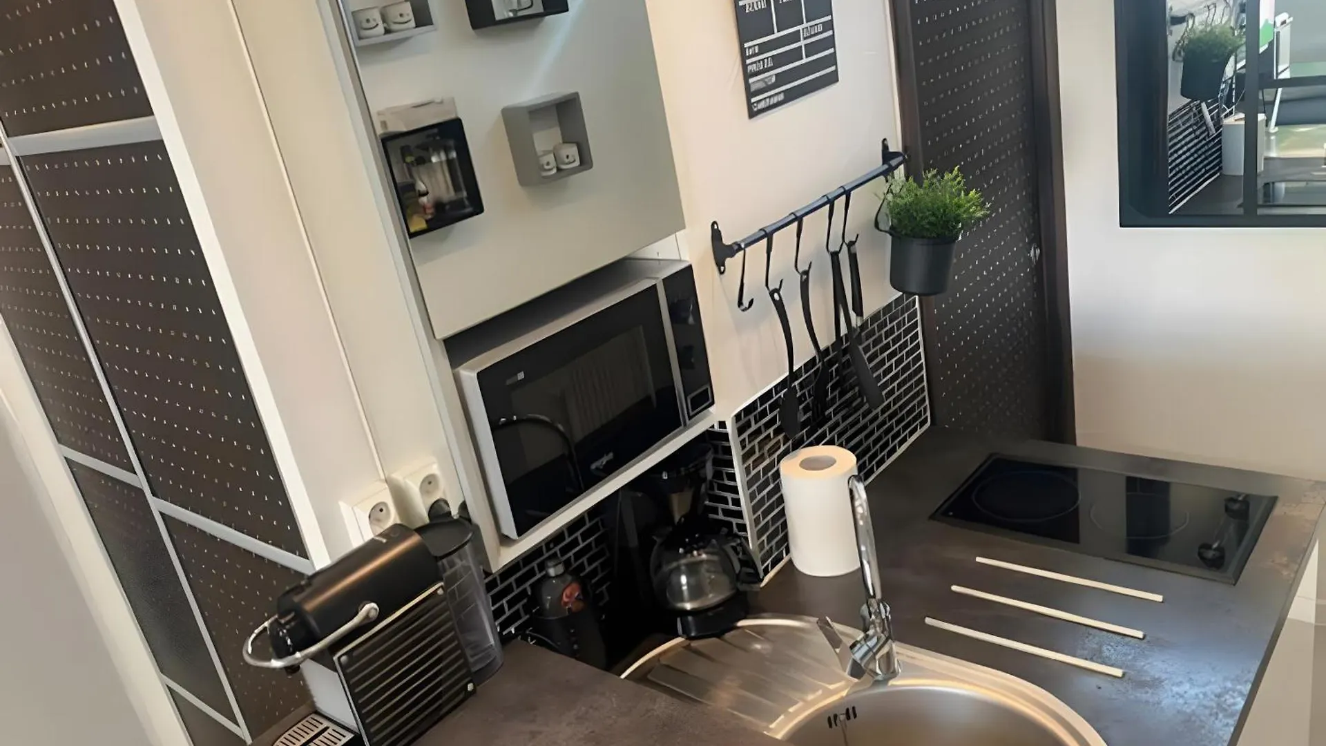 Tiny Modern Studio Next To Croisette With Ac Cannes